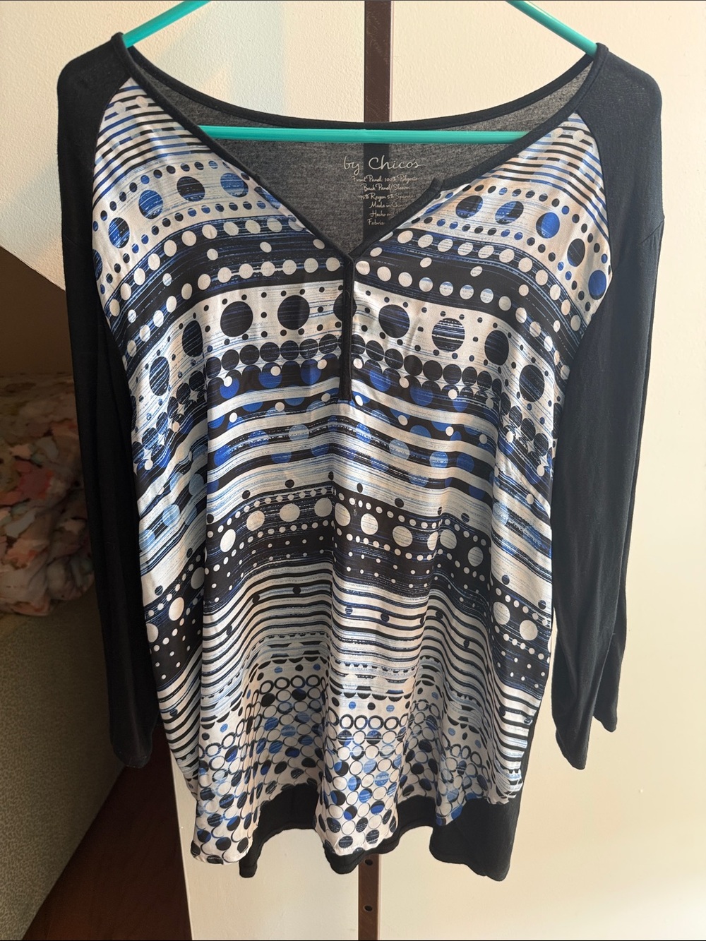 Chico's Black & Blue Patterned Long Sleeve V-Neck Top